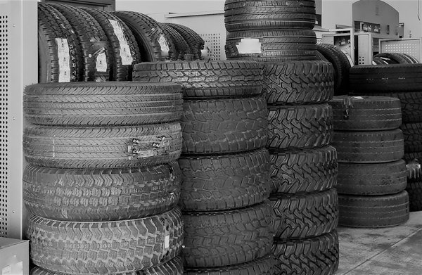 Comment choisir des pneus 4 saisons 245/45 R18 de qualité ?