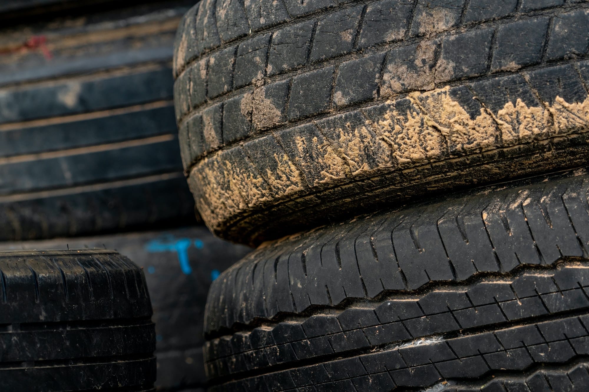 Quelles sont les solutions pour augmenter la durée de vie des pneus d’une berline familiale à traction avant?
